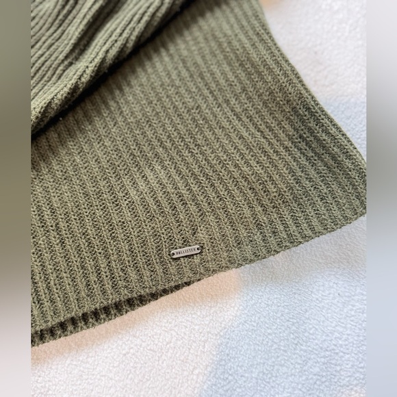 Hollister Dark Olive Turtleneck Sweater (XS) - Picture 2 of 4